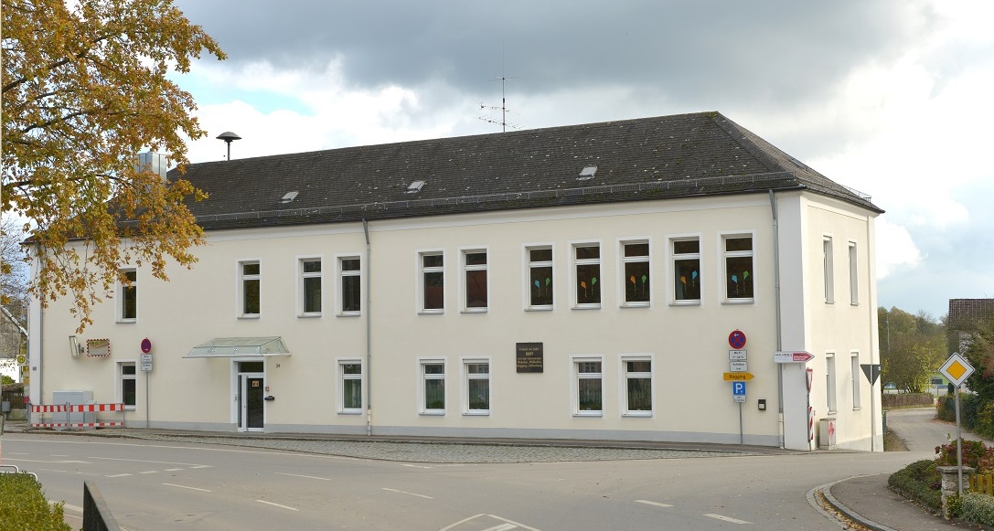 DSC 3477 Schulhaus Pfakofen